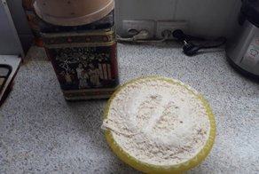 Беляши с мясом и жареной капустой