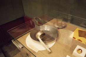 История простой металлической тарелки, хранящейся в музее Челябинского тракторного завода