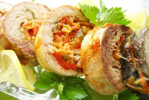 Рулет из скумбрии с начинкой из овощей