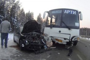 Авария дня. ДТП с автобусом в Свердловской области