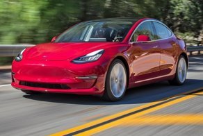 Самый востребованный электрокар. Обзор Tesla Model 3