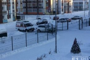 Автомобиль спортсменки Юлии Скоковой заблокировал проезд скорой помощи