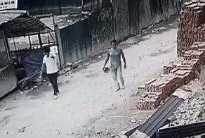 Двое рабочих чудом избежали гибели