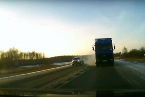 Везение и отличная реакция: подборка опасных ситуаций на дорогах с благополучным исходом