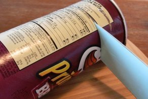 Выкидываете банки от чипсов? Зря! Их можно потрясающе использовать
