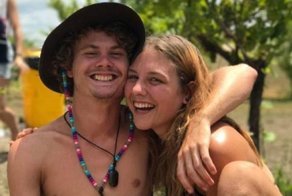 Полуобнаженная девушка дала сдачи обидчику, схватившему ее за грудь