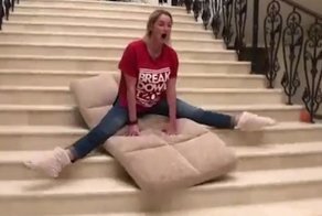 Волочкова окончательно съехала. На шпагате. С лестницы