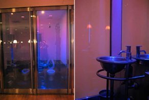 Женщина подала в суд на бар после похода в туалет