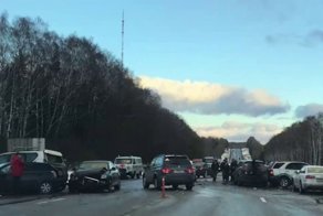Авария дня. Массовое из-за гололеда под Смоленском