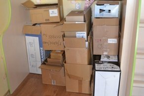Достали картонные коробки от бытовой техники, захламляющие балкон? Вот что можно из них сделать