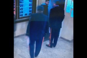 Следователю объявили выговор за то, что он не пропустил в лифт генералов