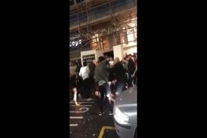 Охранник "успокаивает" особо буйными посетителями клуба