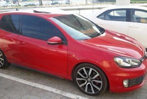 В Дубае британец попал в тюрьму за недовольное сообщение автодилеру