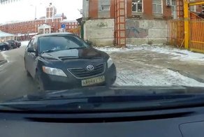 Неожиданное лобовое столкновение в промзоне