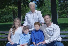 Американка заплатила $250 за самую страшную семейную фотосессию в её жизни