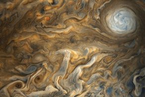 Жалуетесь на погоду? NASA показало облачные пояса Юпитера, где скорость ветра достигает 60 км/с
