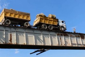 Куандинский мост через реку Витим - один из самых опасных мостов в мире
