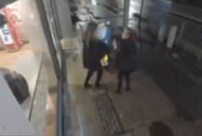 Пьяные девушки украли пиццу у доставщика пиццы
