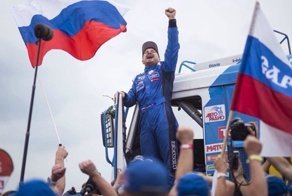 Победа! Ликующий Эдуард Николаев - фоторепортаж с финиша «Дакара»