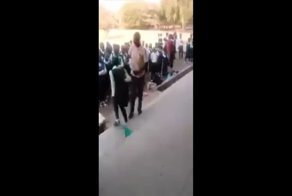 Как в школе Ганы наказывают опоздавших на занятия
