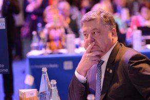 "Циничные бандеры", "подлый режим". Оговорки Порошенко, которые ему не простят