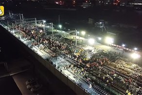 В Китае рабочие за ночь построили железную дорогу