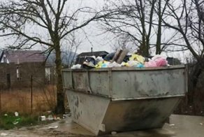 Новороссийские дачники выбросили на помойку семимесячную дочь