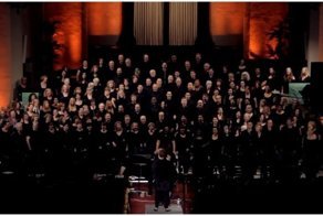 Участники хора идеально сымитировали шум дождя, а затем спели знаменитую песню «Africa» 