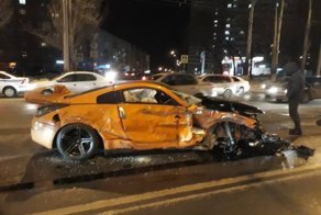 Авария дня. В Самаре водитель спортивного Ниссана устроил массовое ДТП