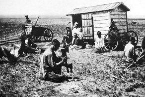 1929. Землянка. жилье первостроителей Магнитки