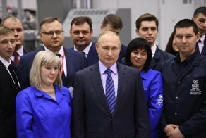 Президента преследует загадочная блондинка