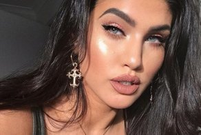 "Бодипозитивная" модель раскритиковала свои отретушированные фото