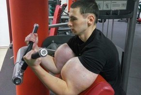 Отбой, девчонки! У Кирилла "руки-базуки" появилась девушка