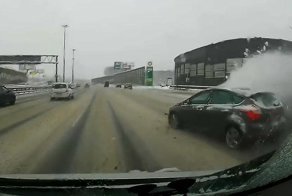 Снежно в Москве. Авария на Ярославском шоссе