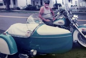 Байкера похоронили в коляске его любимого Harley-Davidson