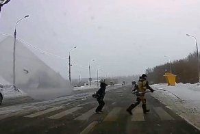 В Чувашии фура чуть не сбила отца с сыном