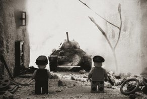 Исторические моменты Венгерского восстания 1956 года, реконструированные с LEGO