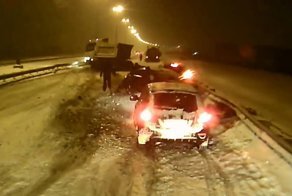 Авария дня. Массовое ДТП с грузовиком и снегоуборщиком в Петербурге