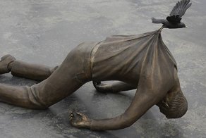 Искусство вне гравитации: 25 памятников, которые противоречат законам физики