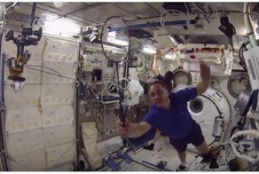 На МКС провели первый космический турнир по бадминтону