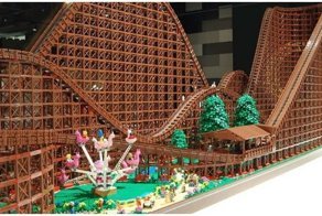 Фанат Lego построил из любимого конструктора копию американских горок, состоящую из 90000 деталей