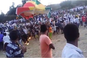 Отмечавших праздник эфиопцев ударило током