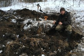 Раскопали дом у леса