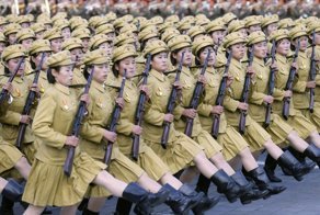 Максимум торжественности: фотографии военных парадов из разных стран