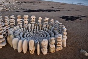 Художник тратит часы своего времени, создавая из природных объектов потрясающие мандалы