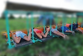 Попробуйте догадаться, чем заняты люди на этой фотографии