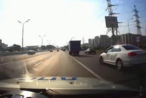 Пьяный водитель, сбивший человека, пытался скрыться на МКАД