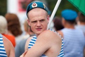 Встреча с десантником на спортивной площадке