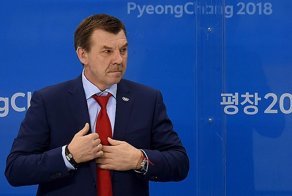 Тренер сборной США по хоккею отказался пожать руку российскому коллеге