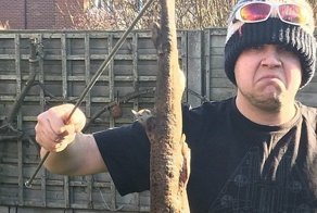 Житель Великобритании нашёл в своём дворе акулу, которая упала с неба